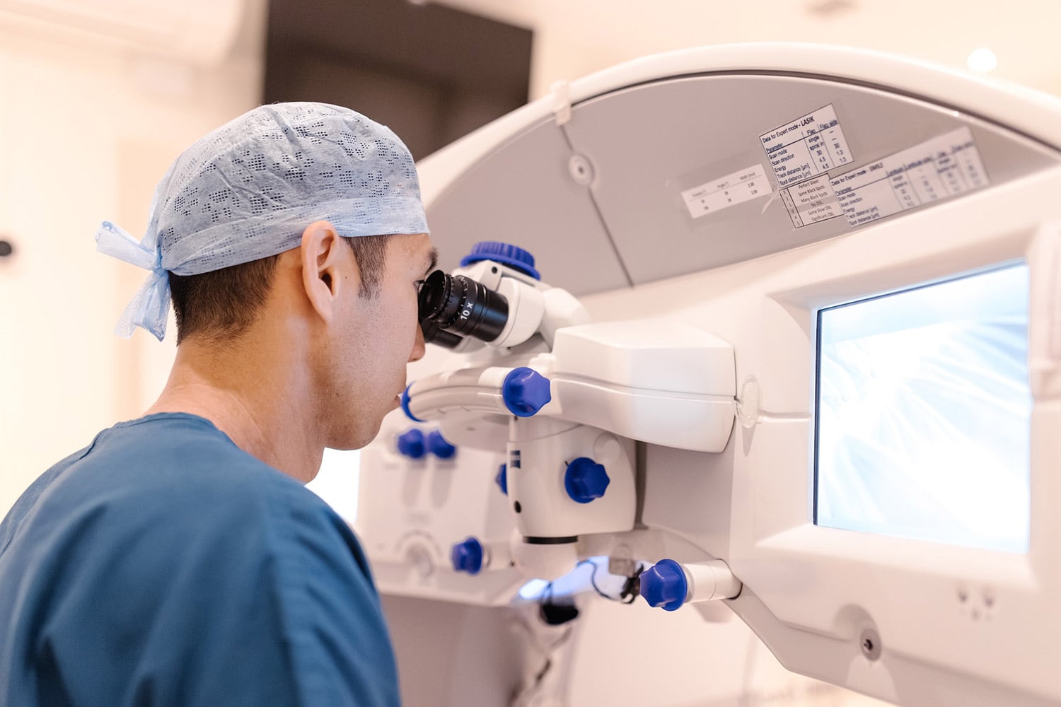 top-cataract-surgeon-london